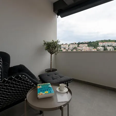 Apartment Time Off *